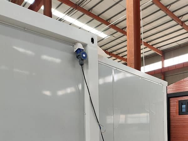 20ft expandable container house - Caravan Plug