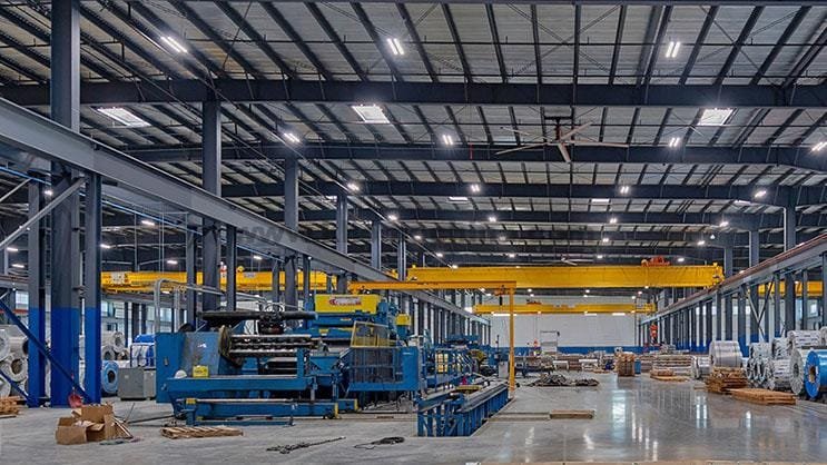 Steel Workshop Building With Crane