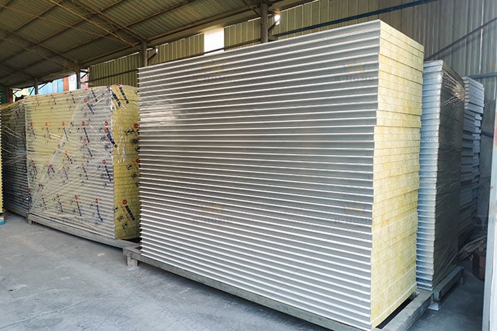 Fire-resistant rock wool sandwich panels