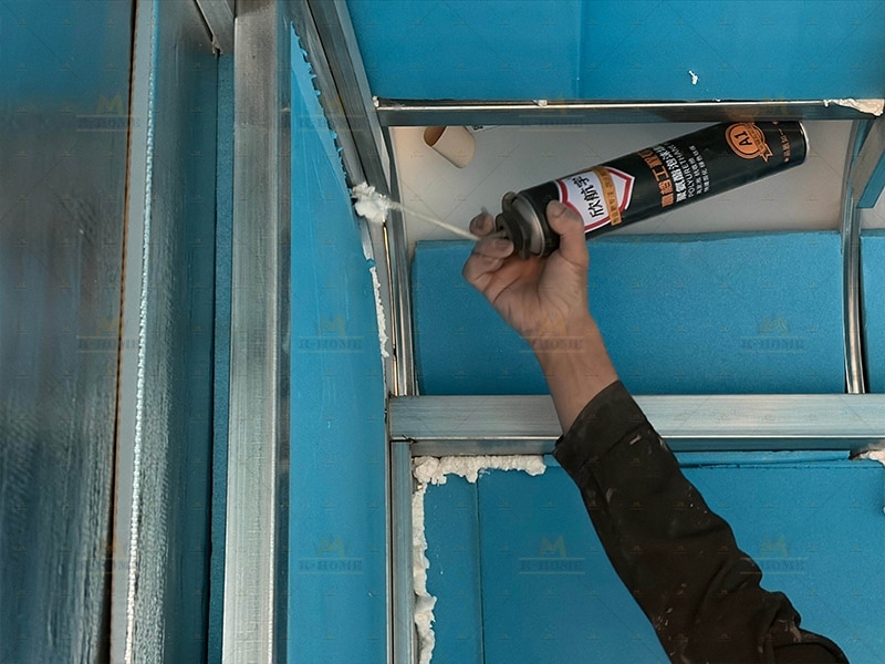 Insulation Process of the Apple Cabin House Details